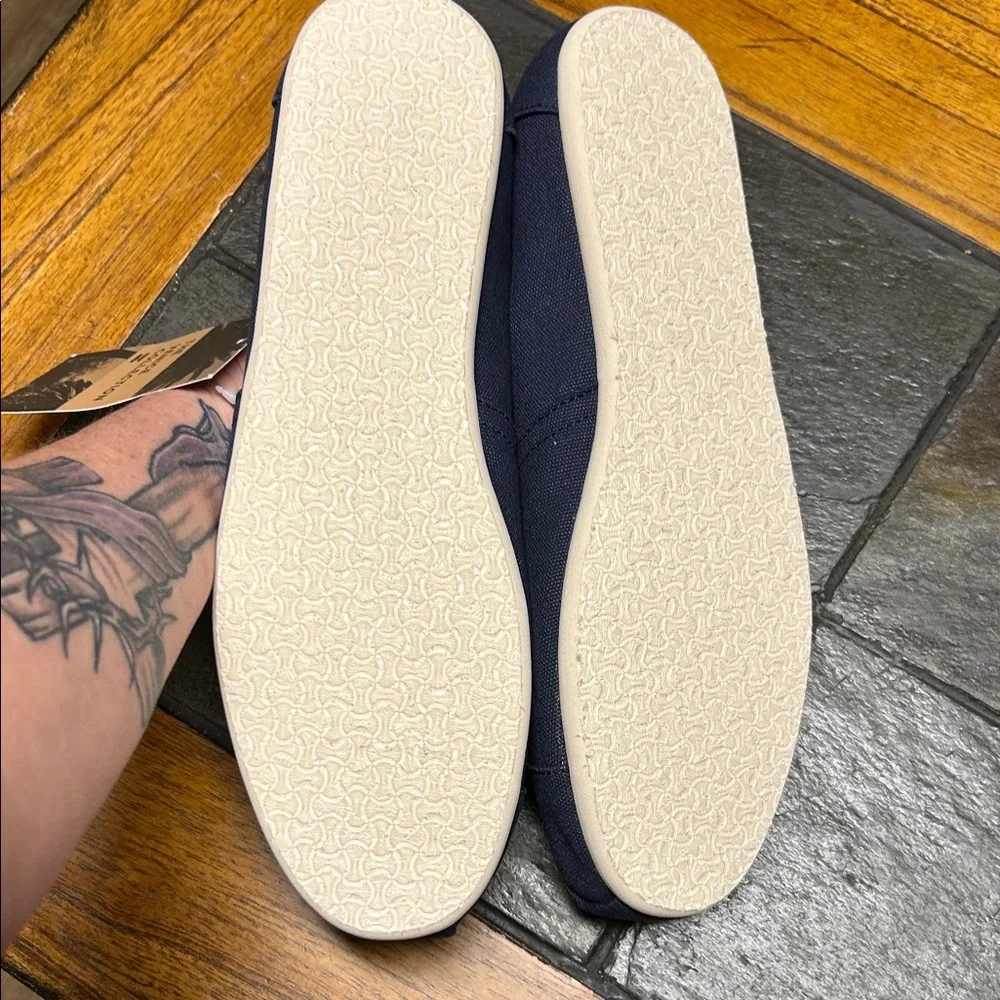 TOMS Men's Dark Blue Canvas Loafers - Picture 4 of 6